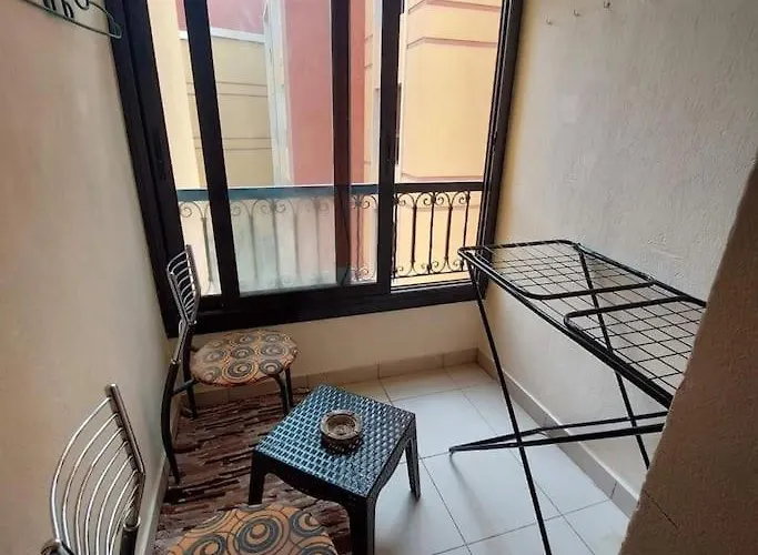 Апартаменты Esplanada Flat With Free Beach, No Single Men