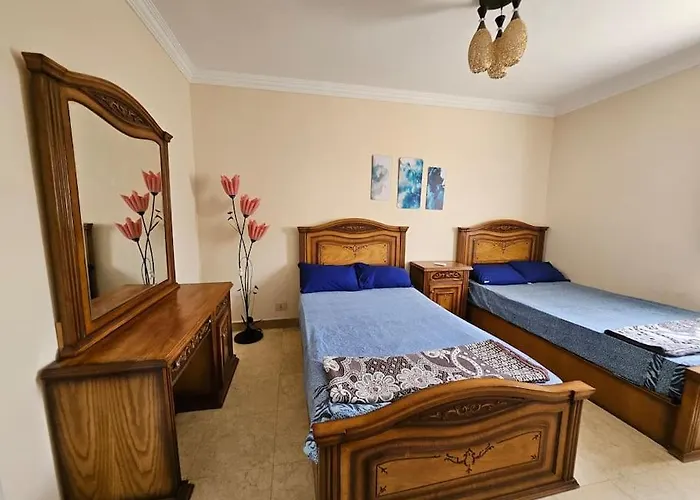 Esplanada Flat With Free Beach, No Single Men