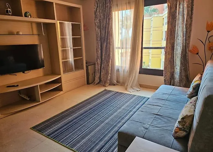 Esplanada Flat With Free Beach, No Single Men Апартаменты *