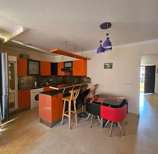 Esplanada Flat With Free Beach, No Single Men Апартаменты *