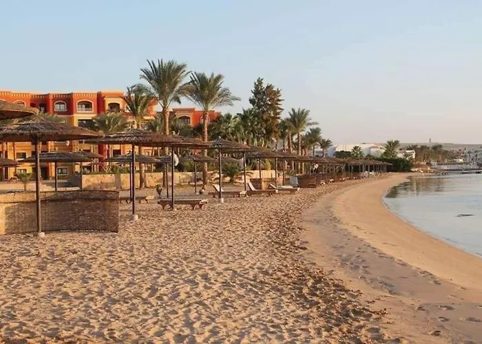 Esplanada Flat With Free Beach, No Single Men Хургада
