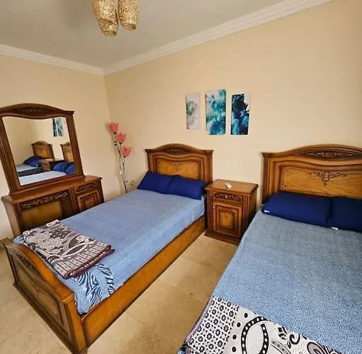 Апартаменты Esplanada Flat With Free Beach, No Single Men
