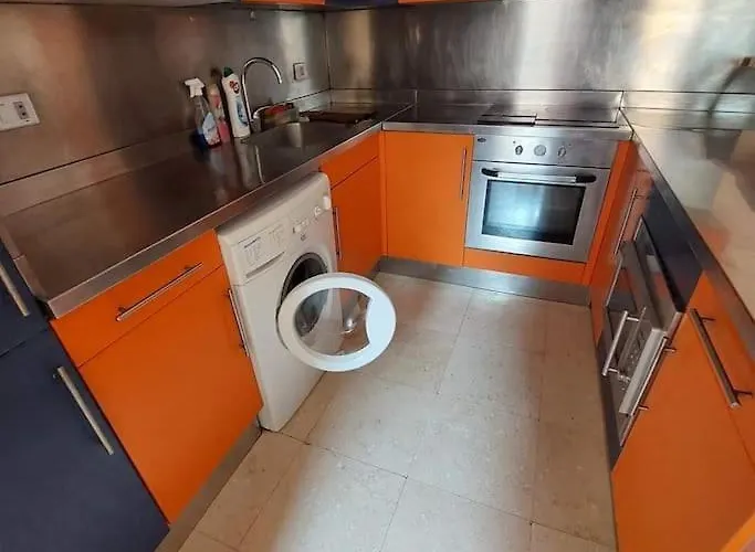 Esplanada Flat With Free Beach, No Single Men Апартаменты *