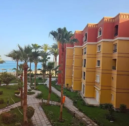 Esplanada Flat With Free Beach, No Single Men * Хургада