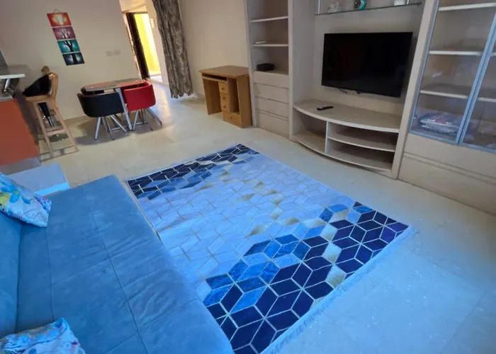 Апартаменты Esplanada Flat With Free Beach, No Single Men Хургада